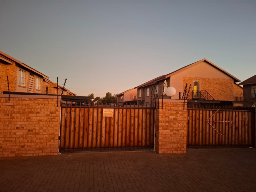 2 Bedroom Property for Sale in Pellissier Free State